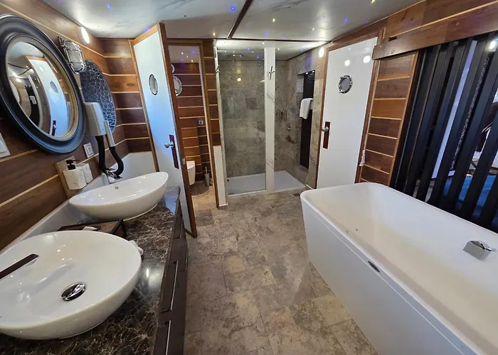 Mala Anglia Deluxe Rooms & Spa